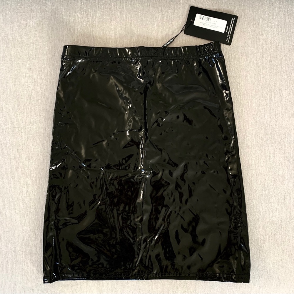 PrettyLittleThing Vinyl Black Skirt - Brand New! - Picture 2 of 3